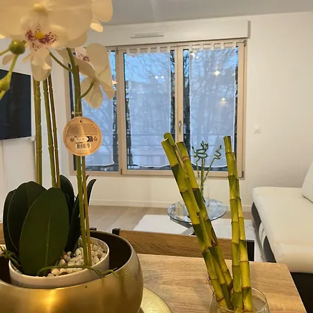 아파트 Seemingly Spacious Modern & Bright Chic *