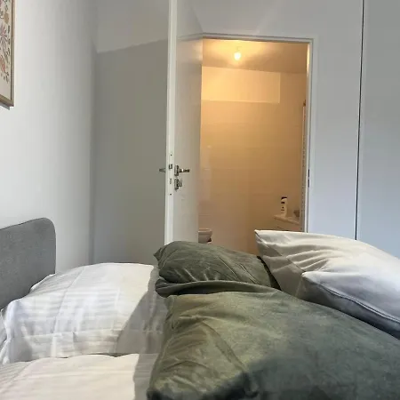 Seemingly Spacious Modern & Bright Chic Apartment *