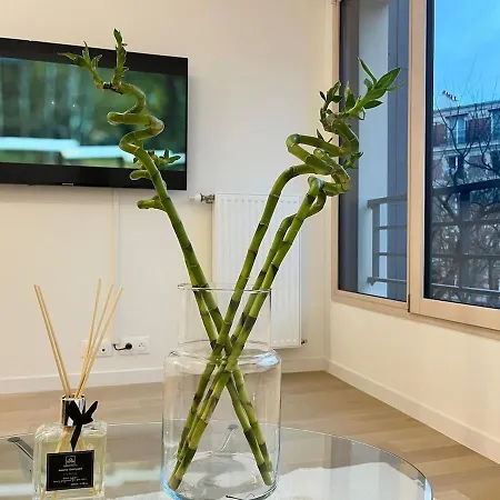 Apartment Seemingly Spacious Modern & Bright Chic *