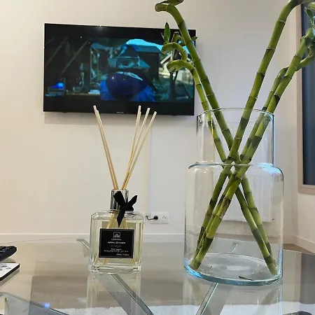 Seemingly Spacious Modern & Bright Chic