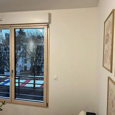 Appartement Seemingly Spacious Modern & Bright Chic Paris