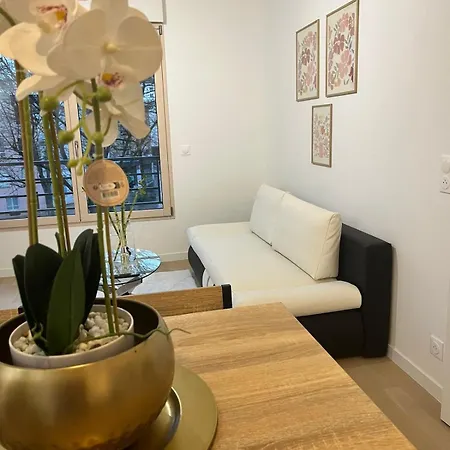 Seemingly Spacious Modern & Bright Chic Appartement *