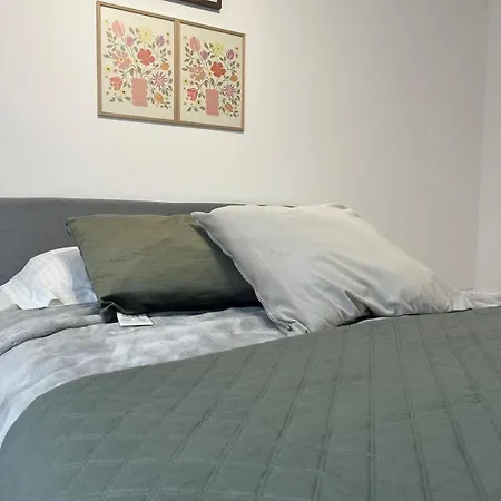 아파트 Seemingly Spacious Modern & Bright Chic *