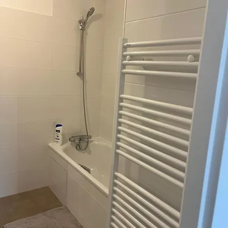 아파트 Seemingly Spacious Modern & Bright Chic 파리