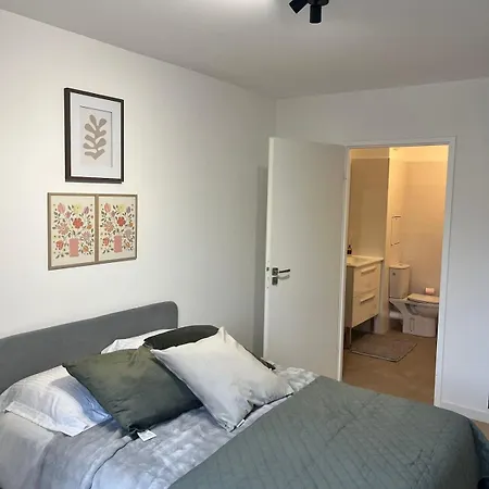 Seemingly Spacious Modern & Bright Chic Lejlighed *