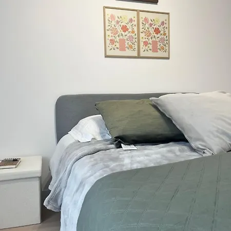 Seemingly Spacious Modern & Bright Chic *